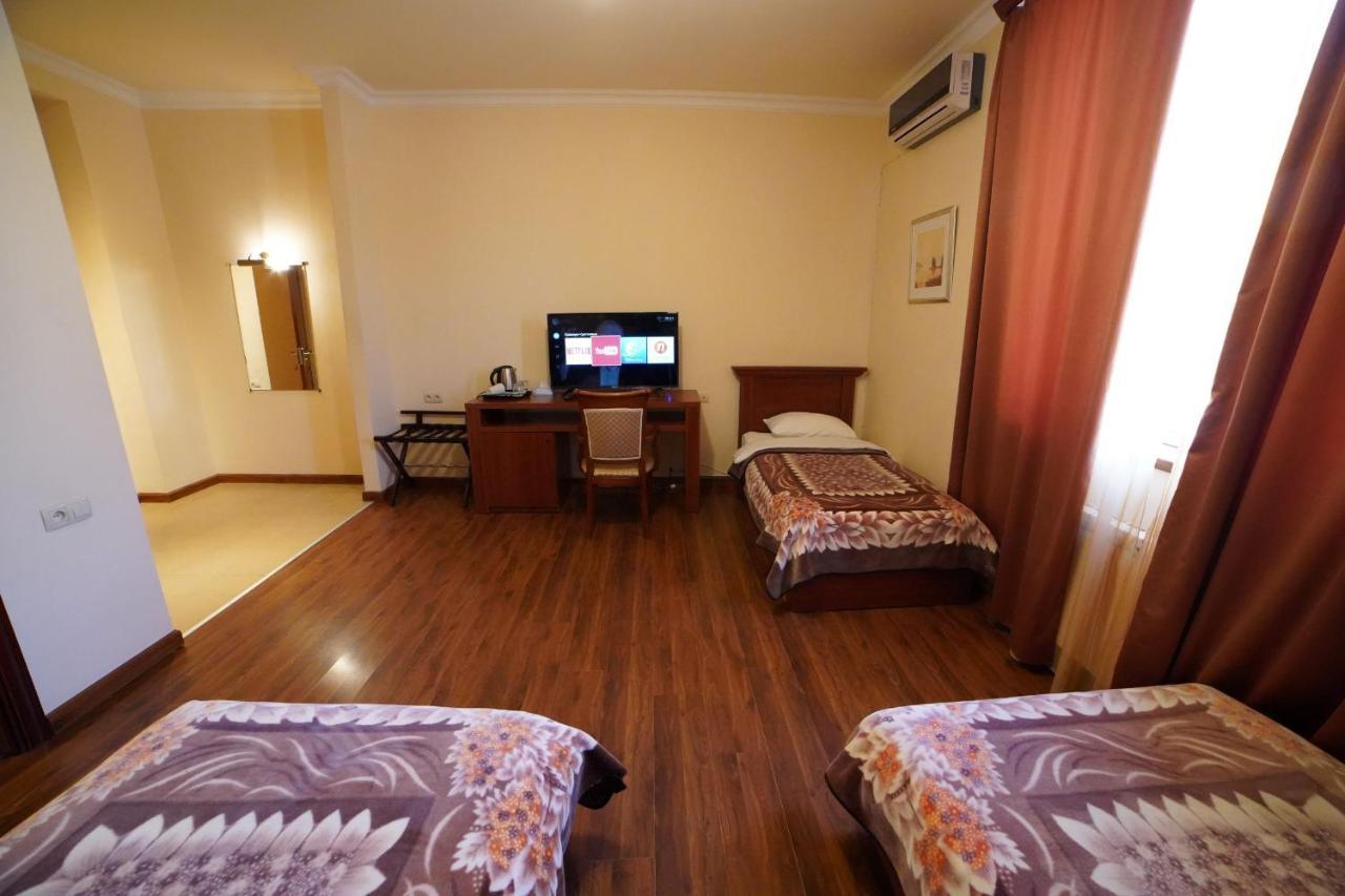 Syunik Hotel Kapan Exterior foto