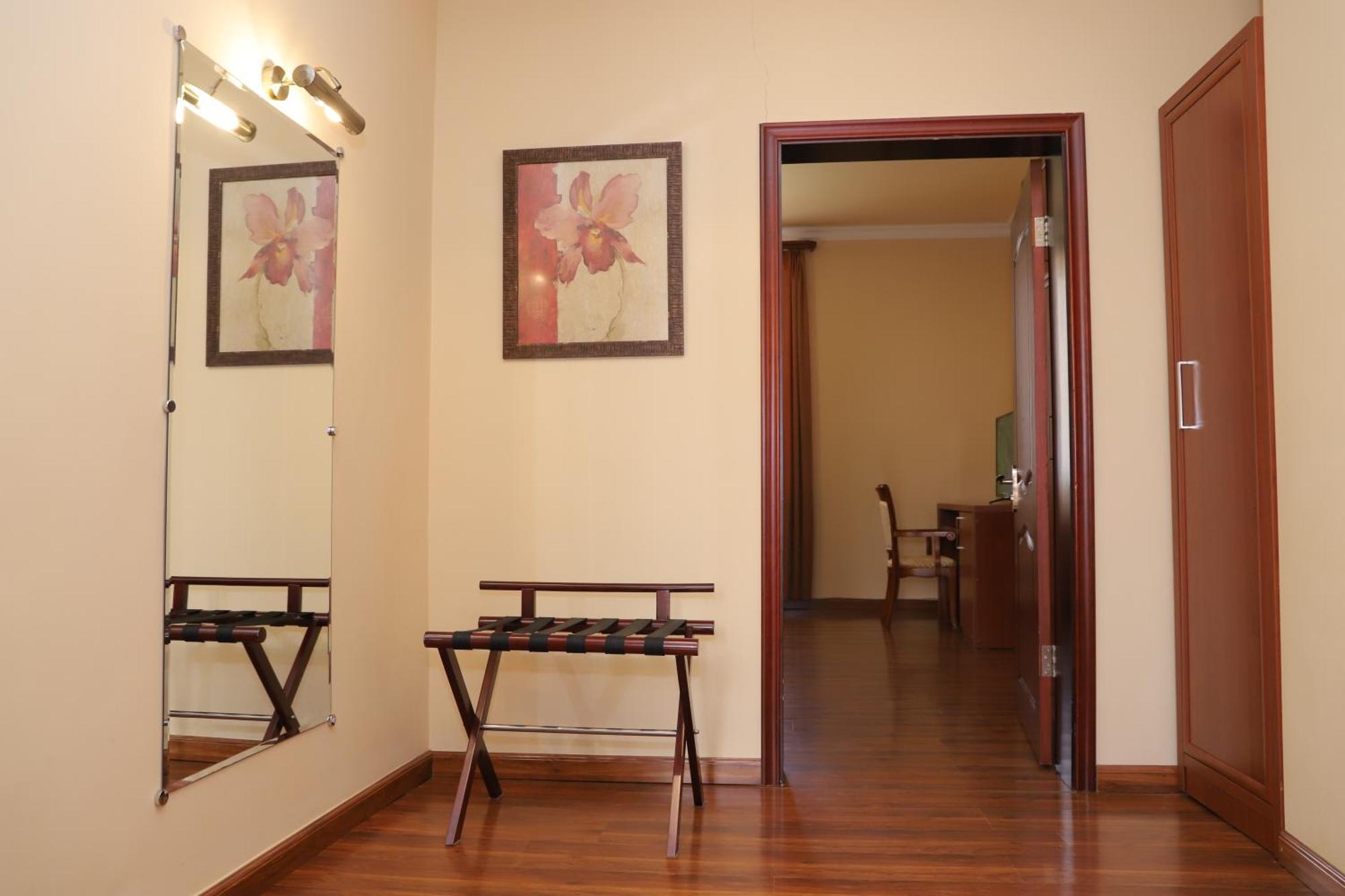 Syunik Hotel Kapan Exterior foto
