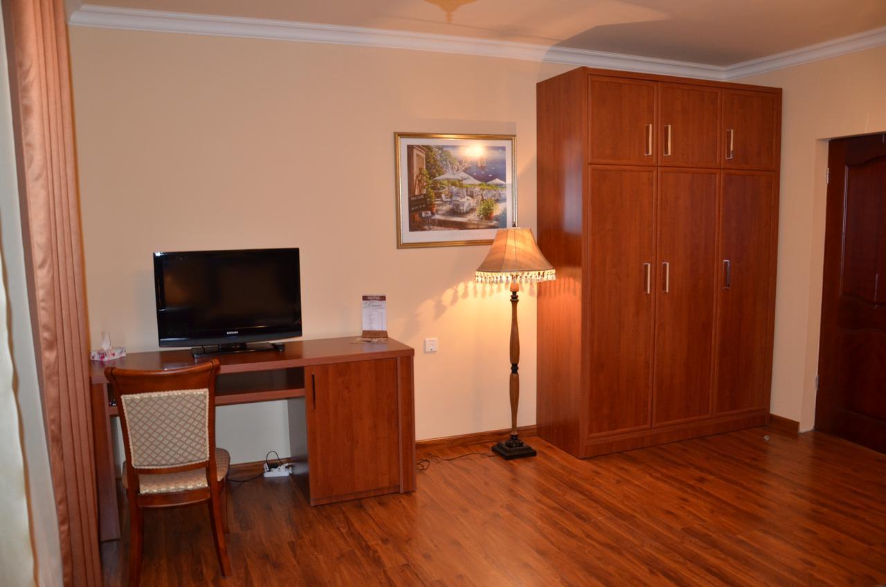Syunik Hotel Kapan Exterior foto